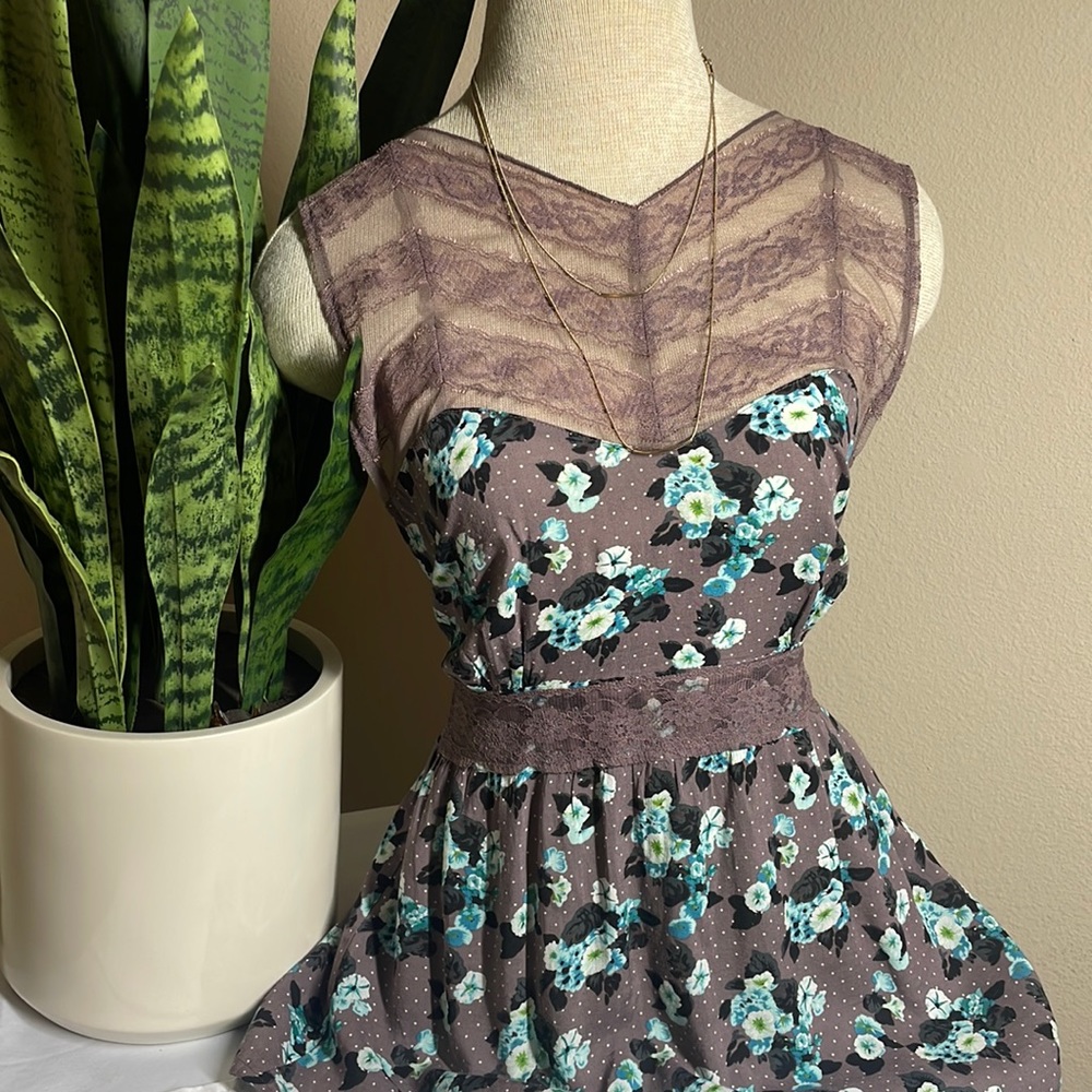 Free People Sleeveless Floral Lace top in Taupe